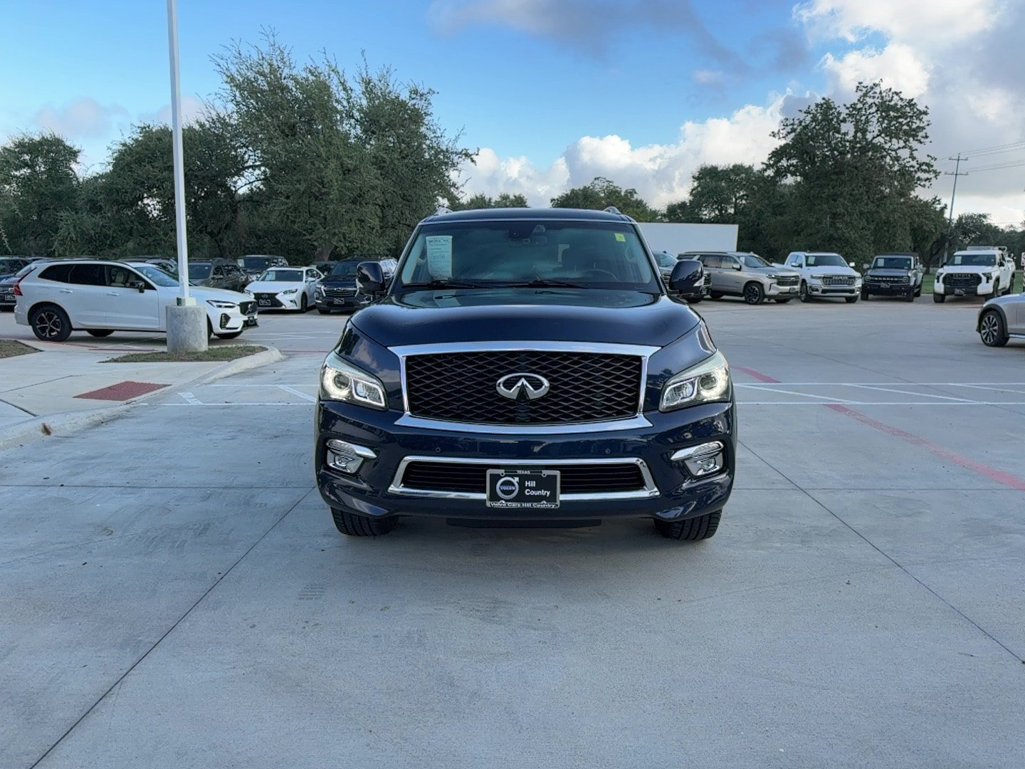 Used 2017 INFINITI QX80 2WD w/ Driver Assistance Package image 8
