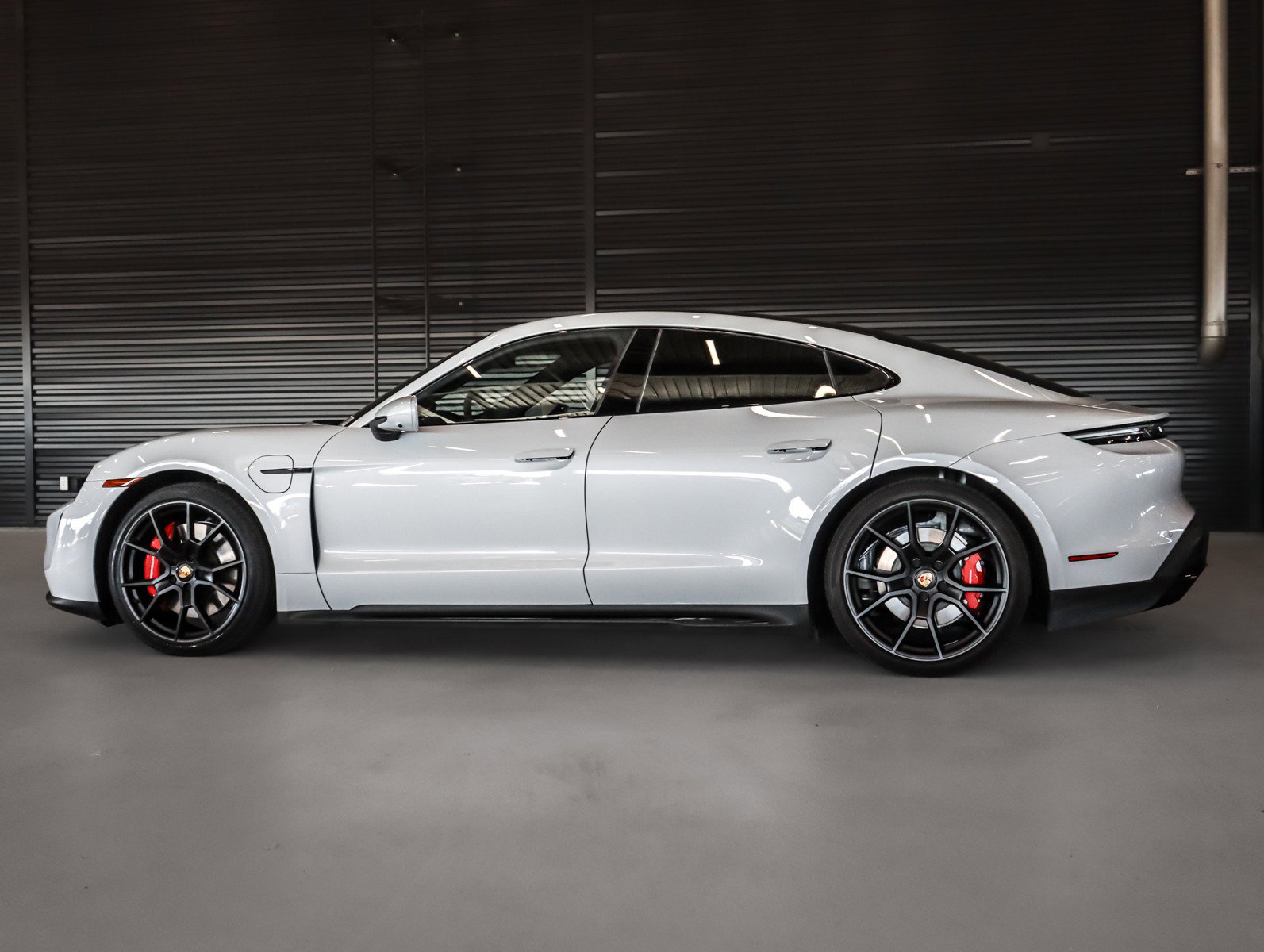 Used 2024 Porsche Taycan GTS image 2