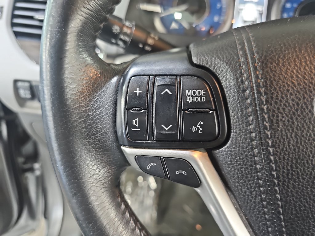 Used 2018 Toyota Sienna XLE Premium AWD/4WD image 23