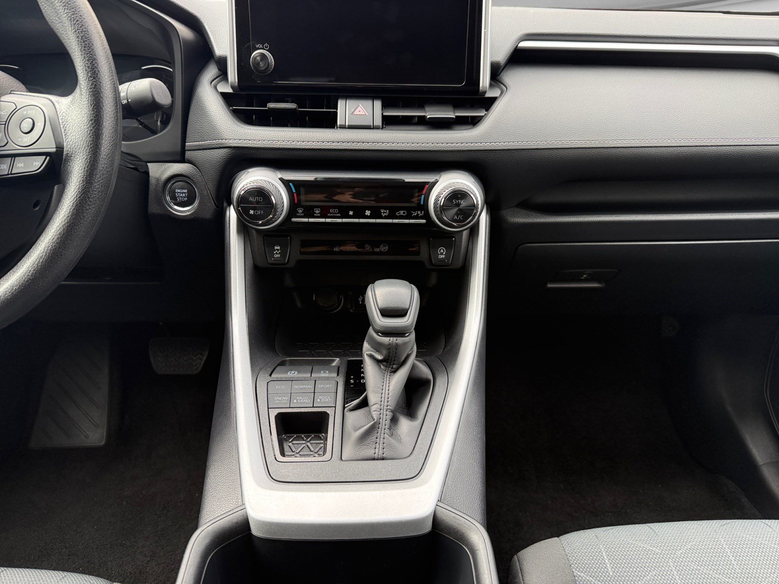 Used 2025 Toyota RAV4 XLE AWD/4WD image 12