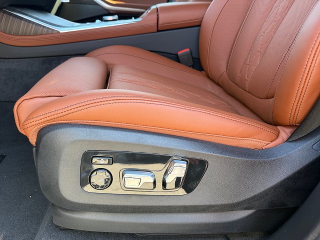 New 2027 BMW X7 xDrive40i w/ M Sport Package AWD/4WD image 24