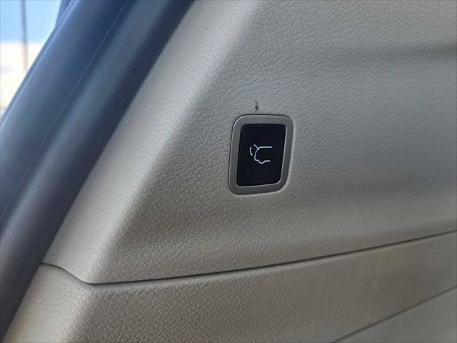 Used 2024 Chrysler Pacifica Touring-L FWD image 18
