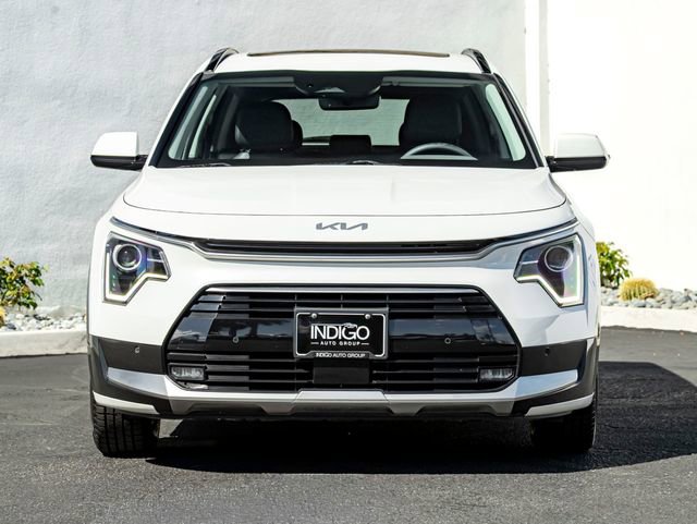 Used 2023 Kia Niro SX image 3