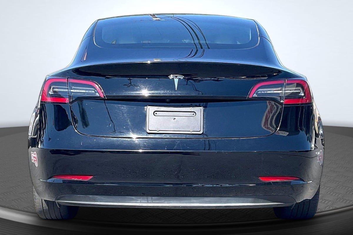 Used 2023 Tesla Model 3 Standard Range RWD image 4