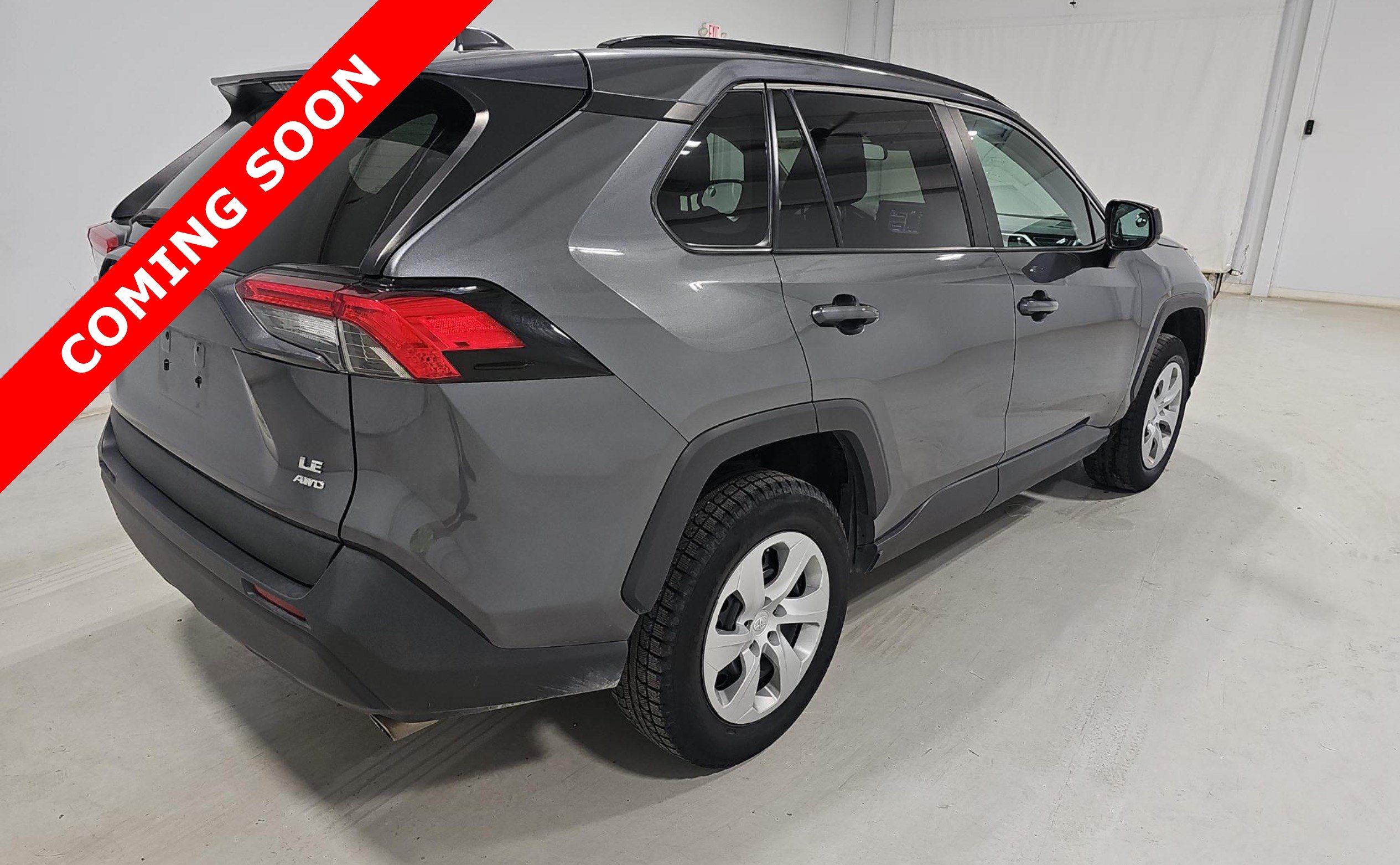Used 2021 Toyota RAV4 LE AWD/4WD image 3