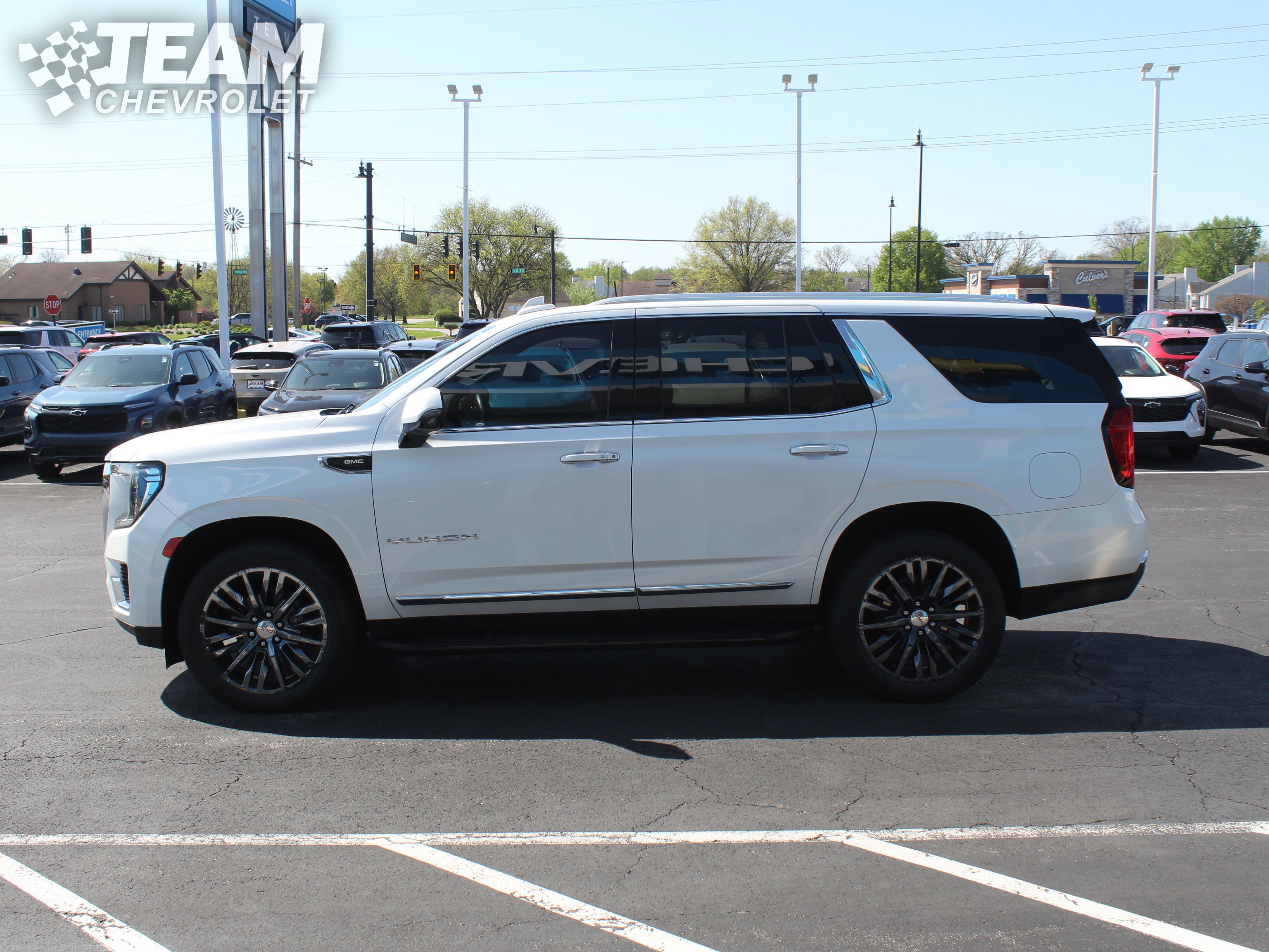 Used 2023 GMC Yukon SLT w/ SLT Luxury Package AWD/4WD image 7