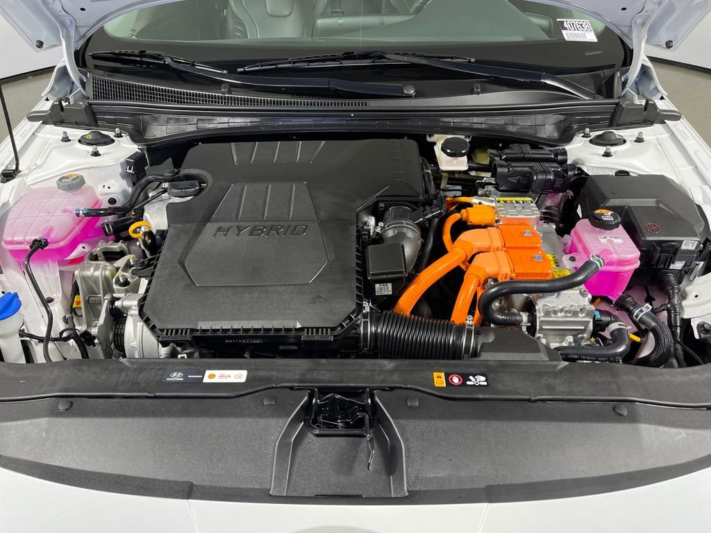 Certified 2025 Hyundai Elantra Limited image 9