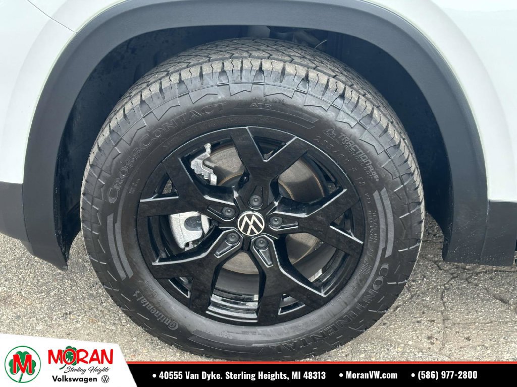 Certified 2025 Volkswagen Atlas Peak Edition SE AWD/4WD image 8