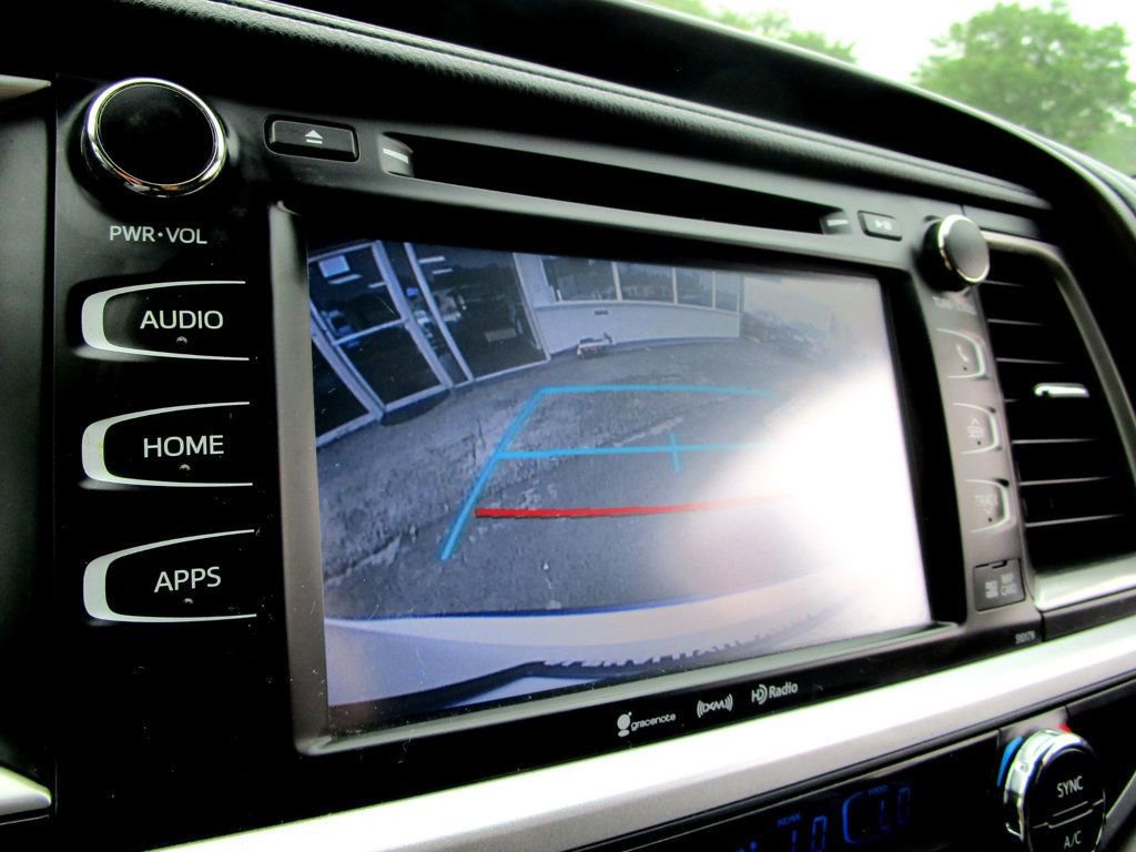 Used 2018 Toyota Highlander XLE image 4
