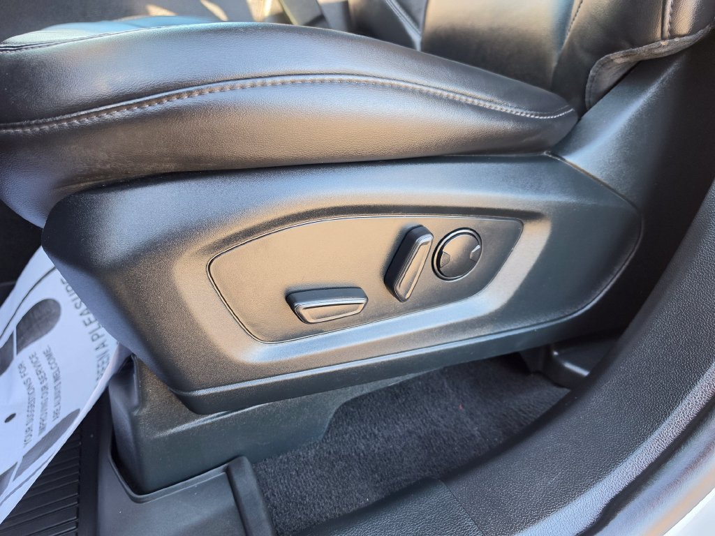 Used 2023 Ford Explorer XLT w/ Equipment Group 202A RWD image 18