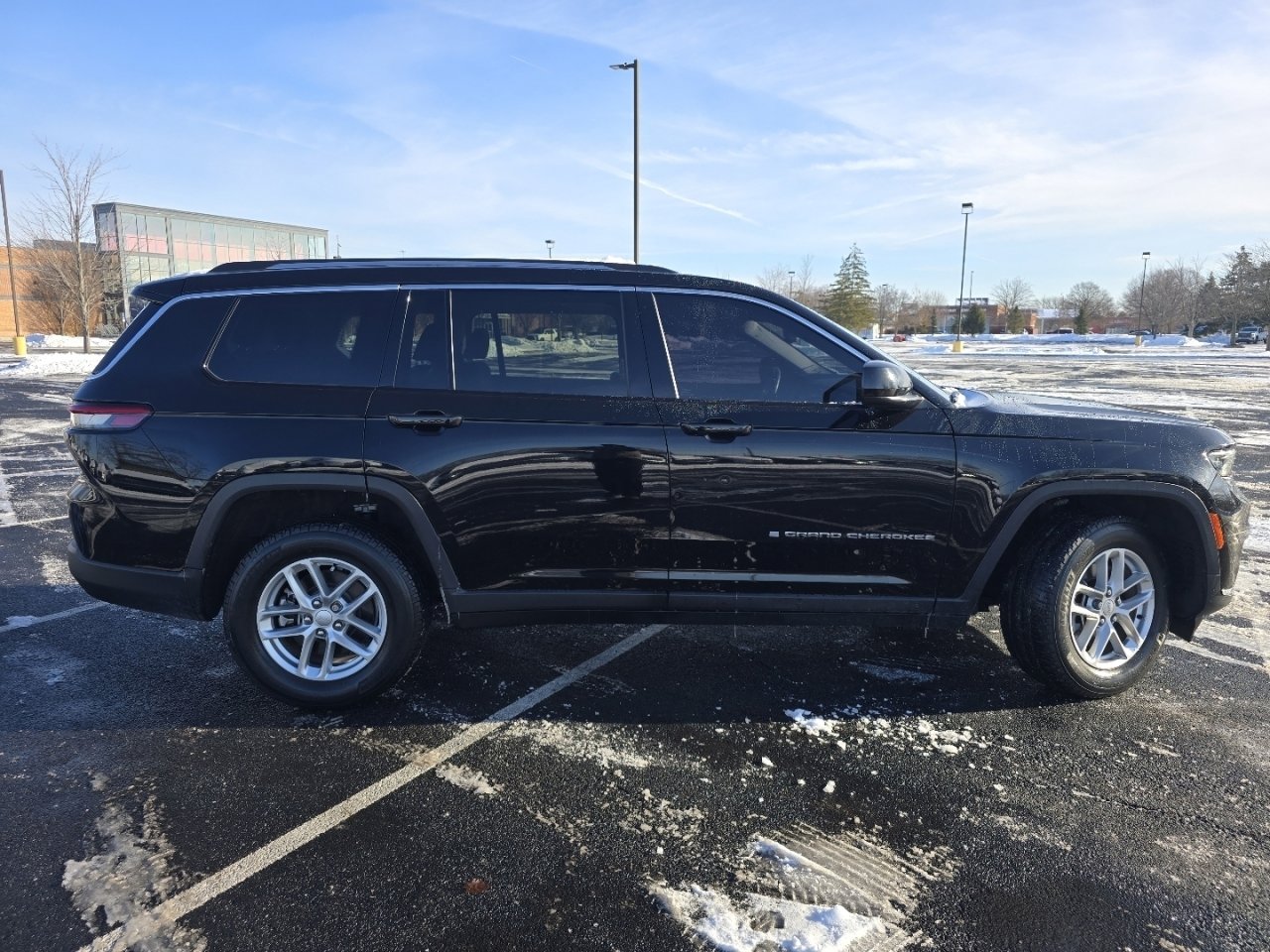 Used 2022 Jeep Grand Cherokee L Laredo w/ Luxury Tech Group I image 16