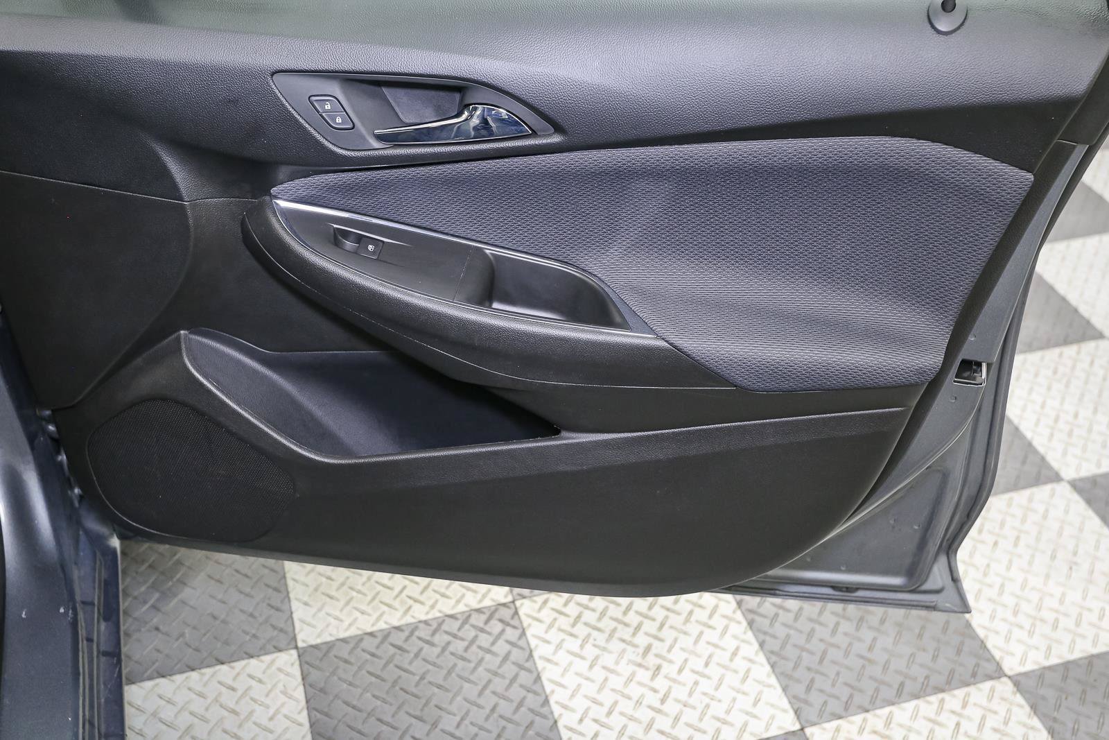 Used 2019 Chevrolet Cruze LT FWD image 18