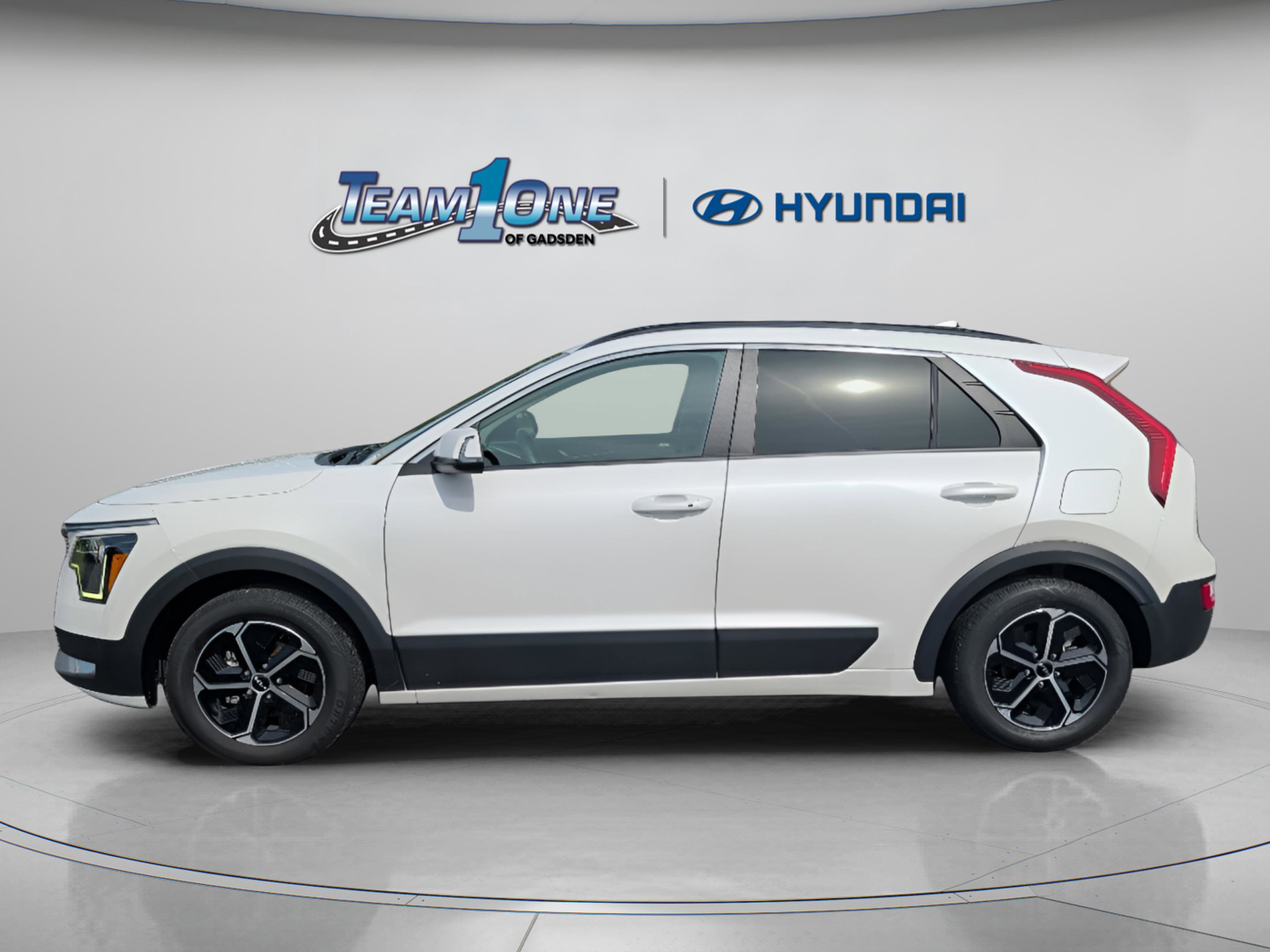 Used 2023 Kia Niro EX FWD image 5