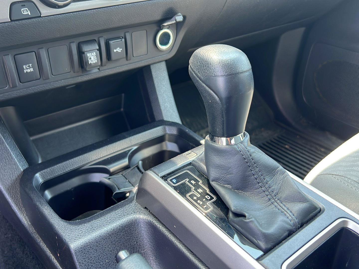 Used 2022 Toyota Tacoma SR5 RWD image 18