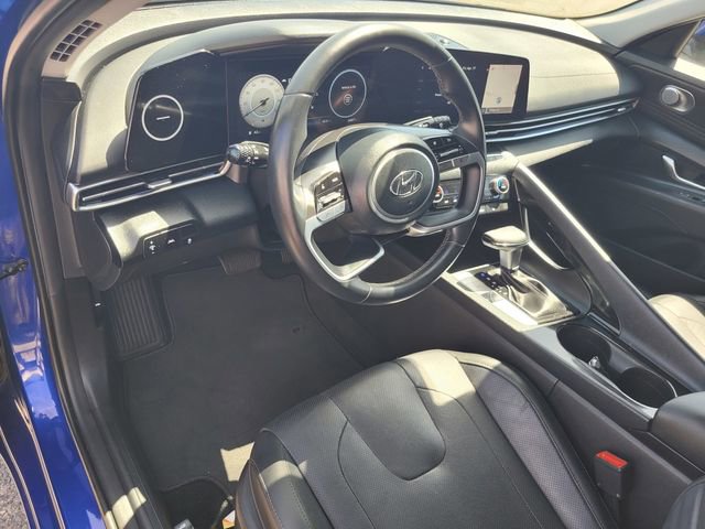 Used 2022 Hyundai Elantra Limited w/ Preferred Accessory Package FWD image 9