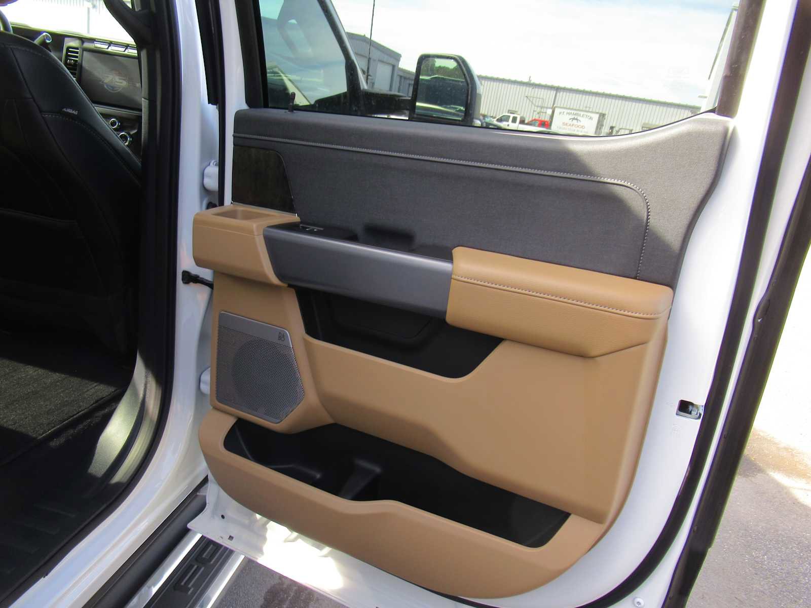 Used 2023 Ford F350 Lariat image 15