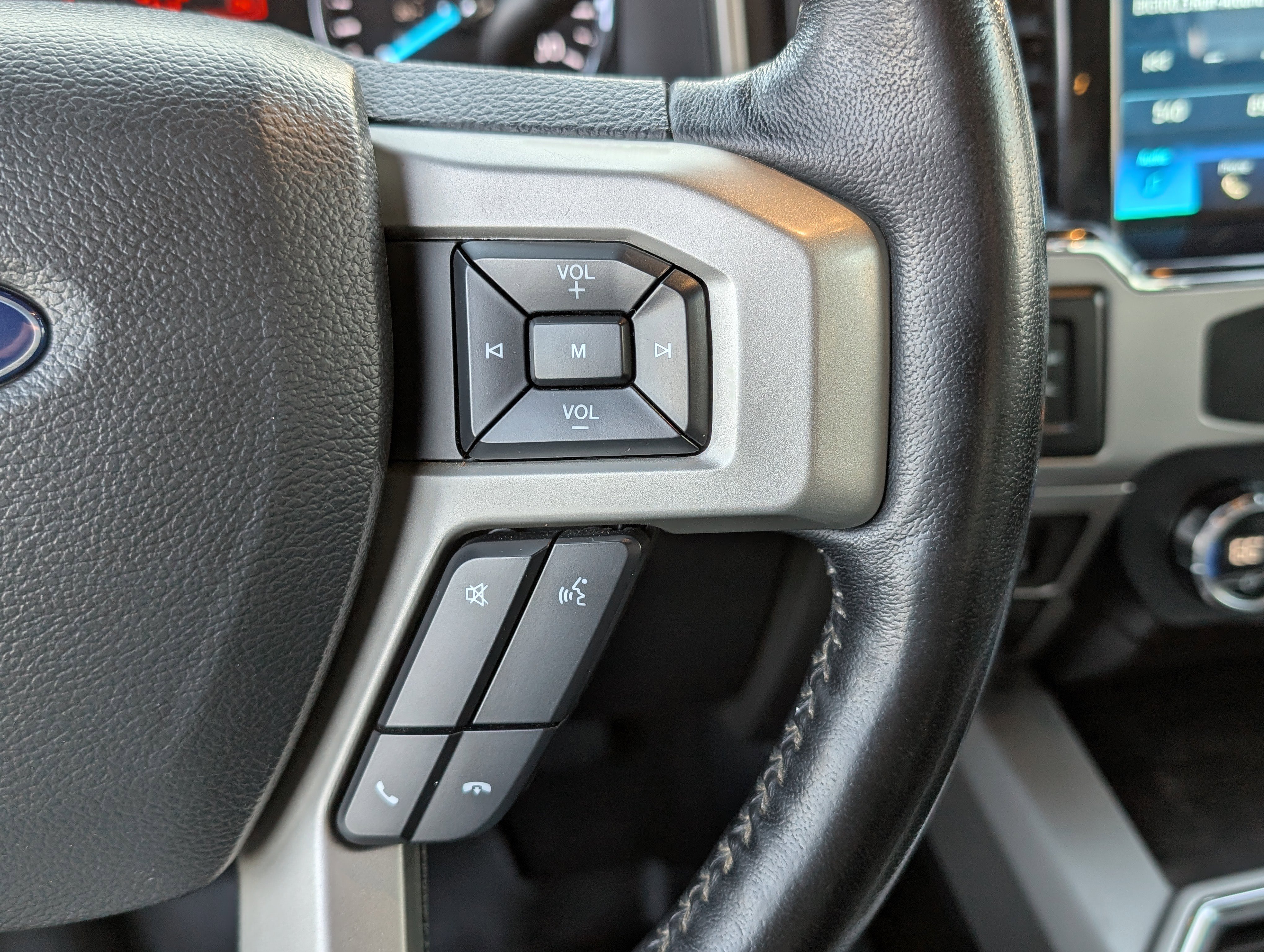 Used 2022 Ford F250 Lariat w/ Black Appearance Package image 23