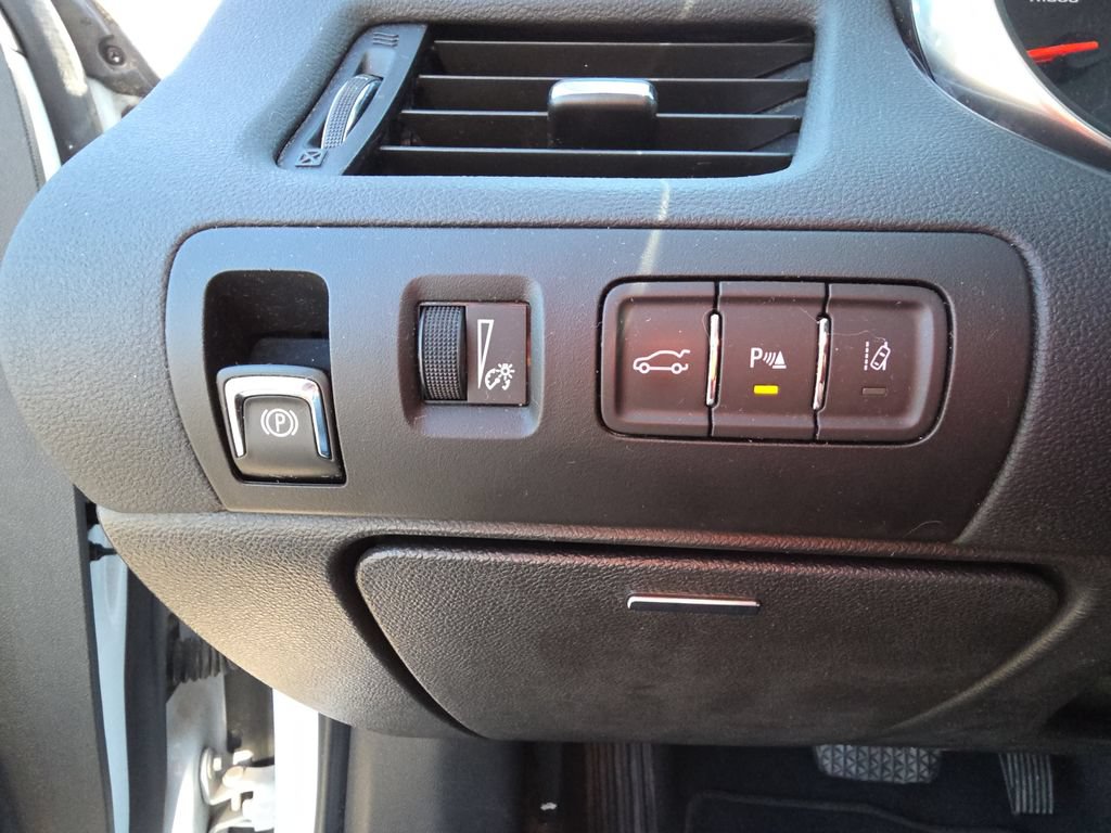 Used 2015 Chevrolet Impala LT w/ Convenience Package FWD image 19