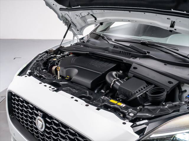 New 2024 Jaguar E-PACE R-Dynamic SE AWD/4WD image 11