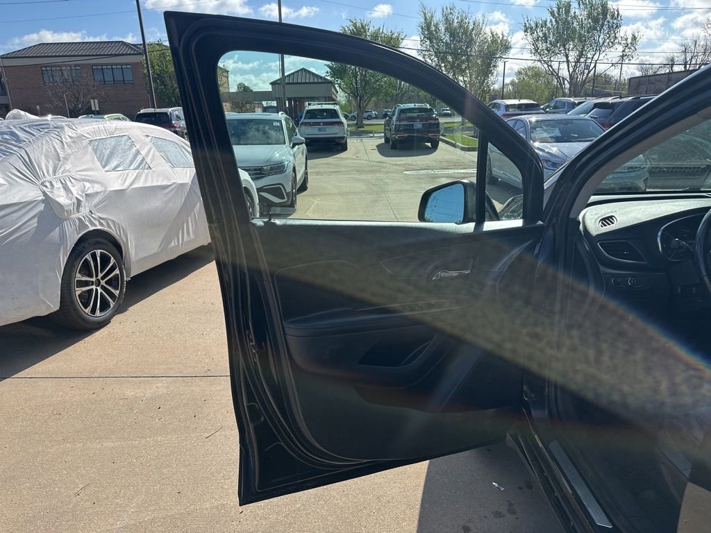 Used 2020 Buick Encore Preferred w/ Safety Package FWD image 9