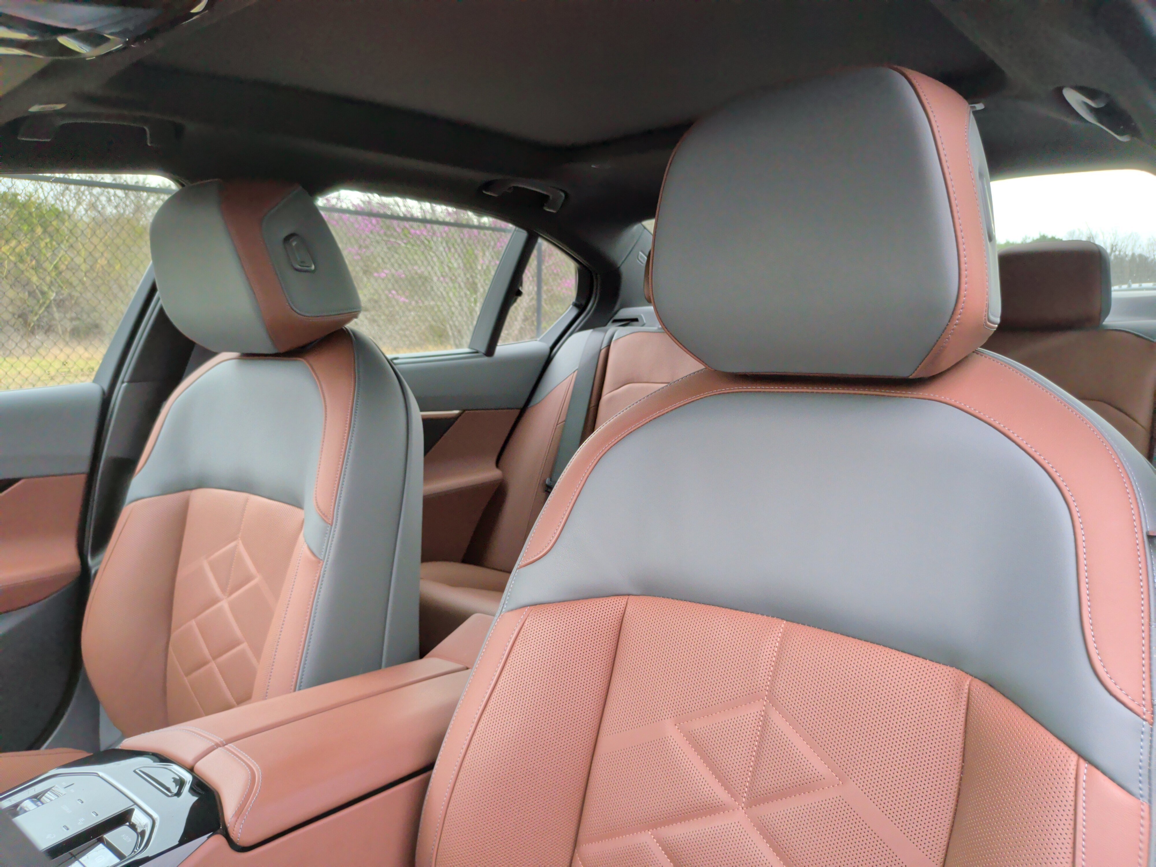 Certified 2025 BMW 550e xDrive w/ Executive Package image 26