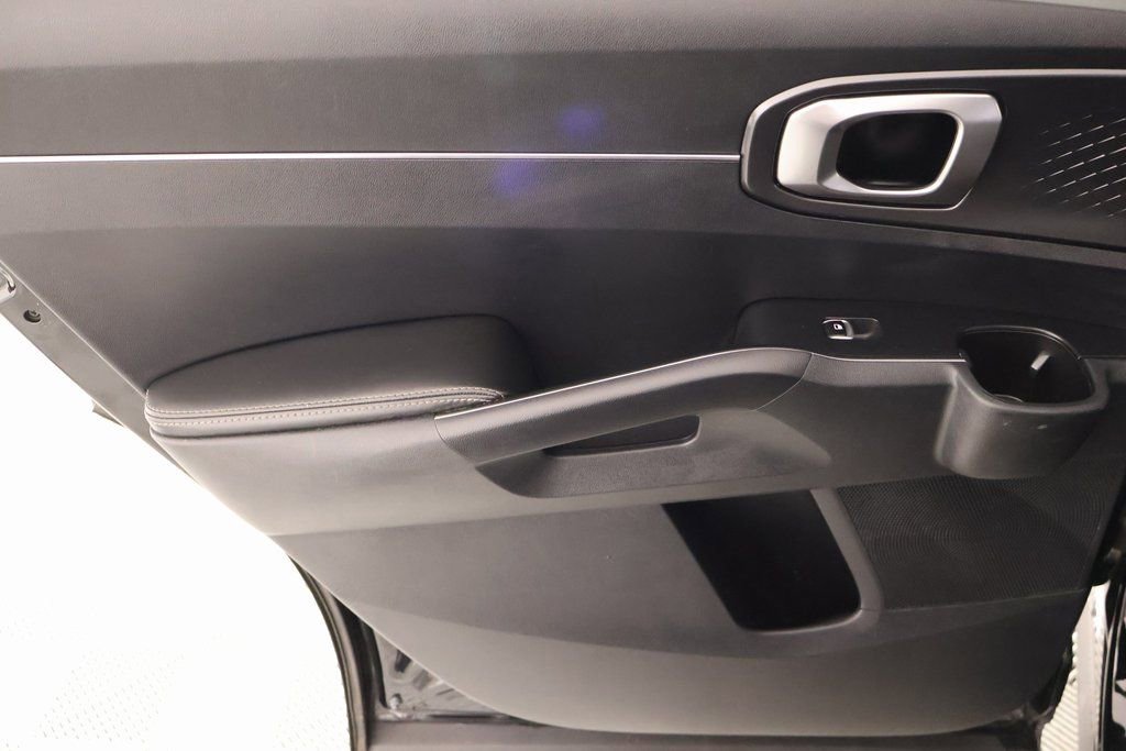 Used 2024 Kia Sorento S image 18
