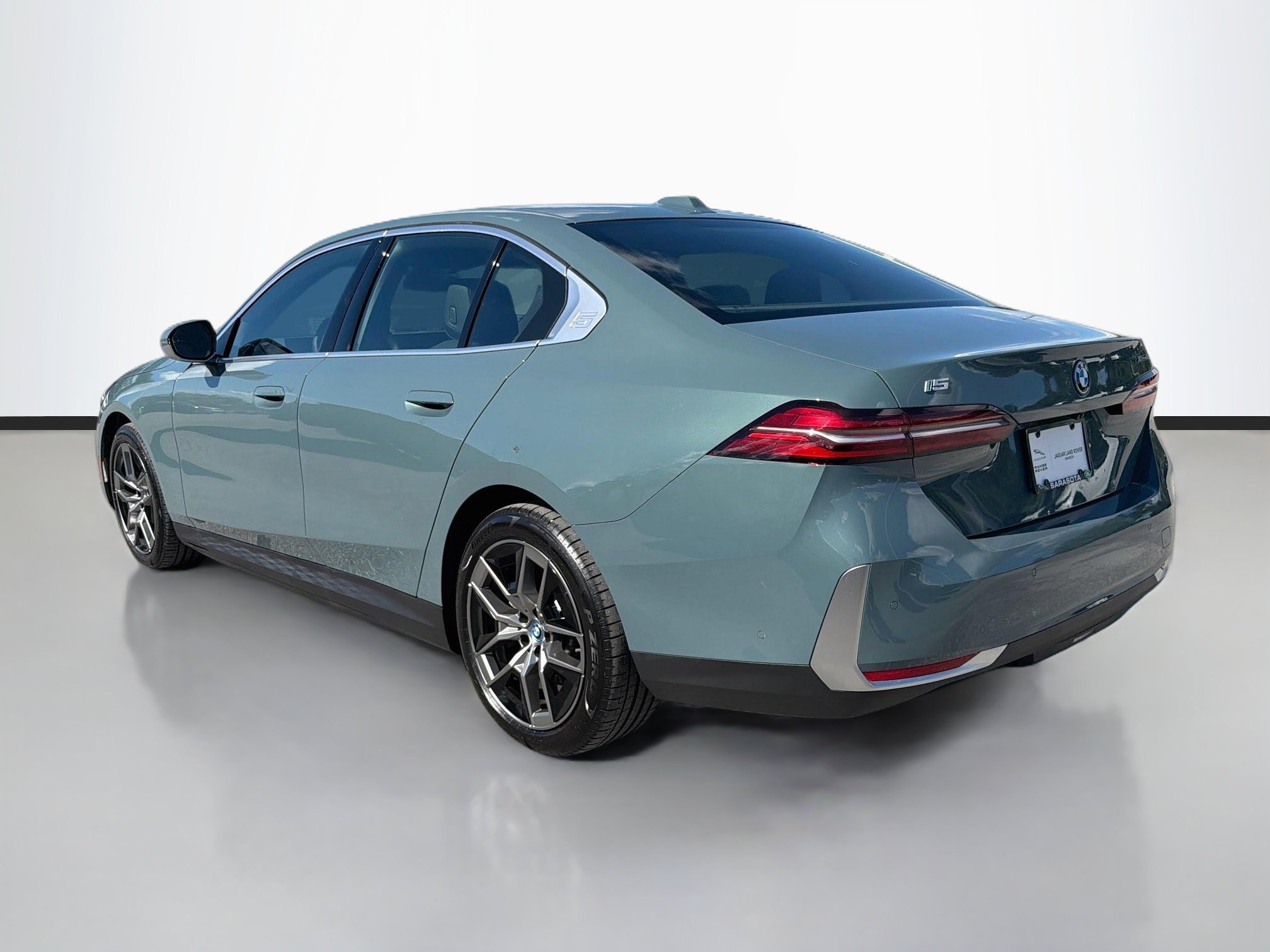 Used 2025 BMW i5 xDrive40 AWD/4WD image 3