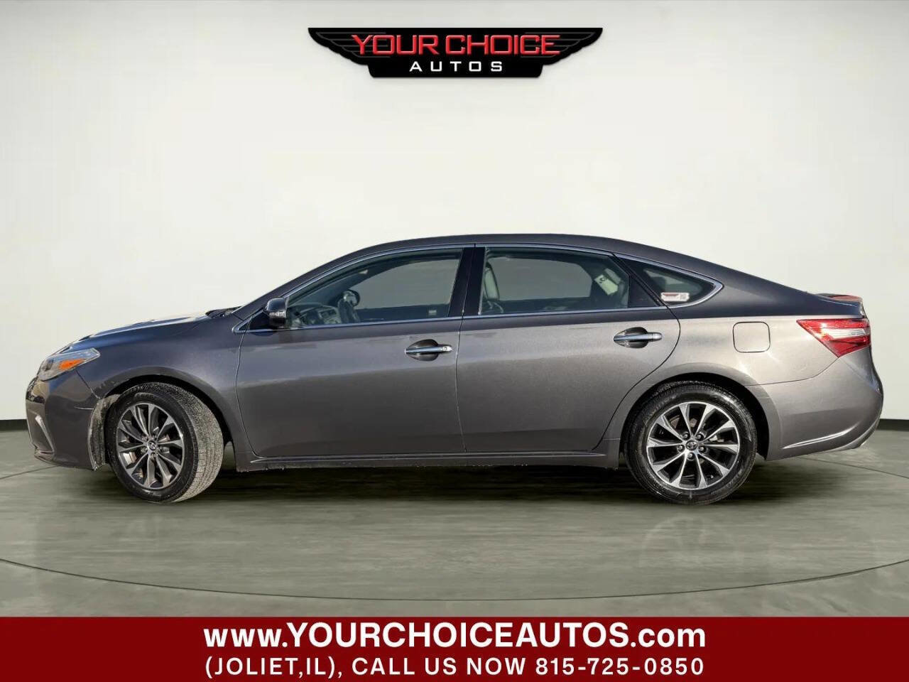 Used 2018 Toyota Avalon XLE image 2