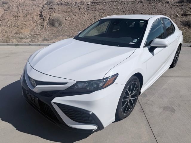 Used 2023 Toyota Camry SE image 1