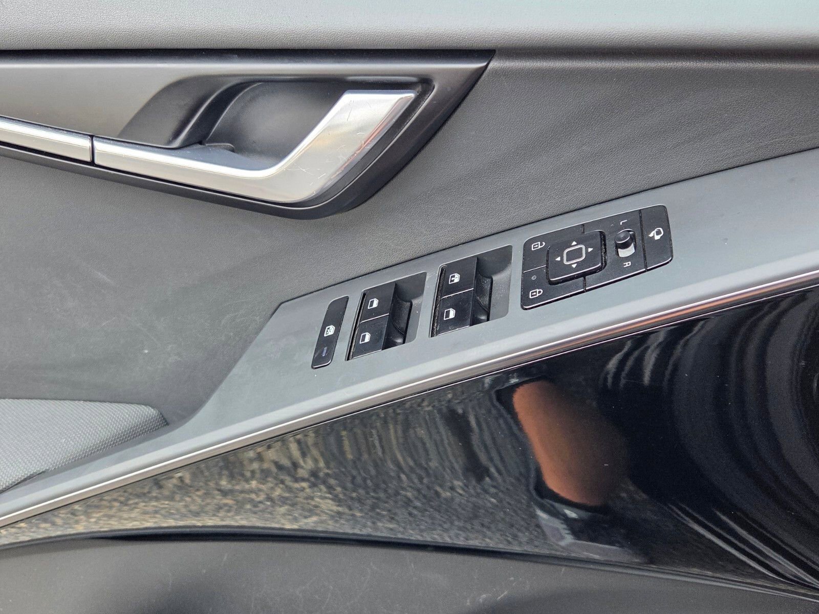 Used 2023 Kia Niro EX Touring image 31