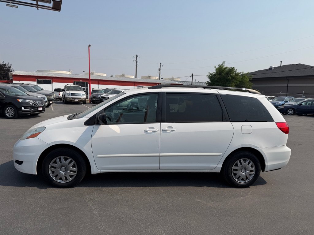 Used 2008 Toyota Sienna CE FWD image 3