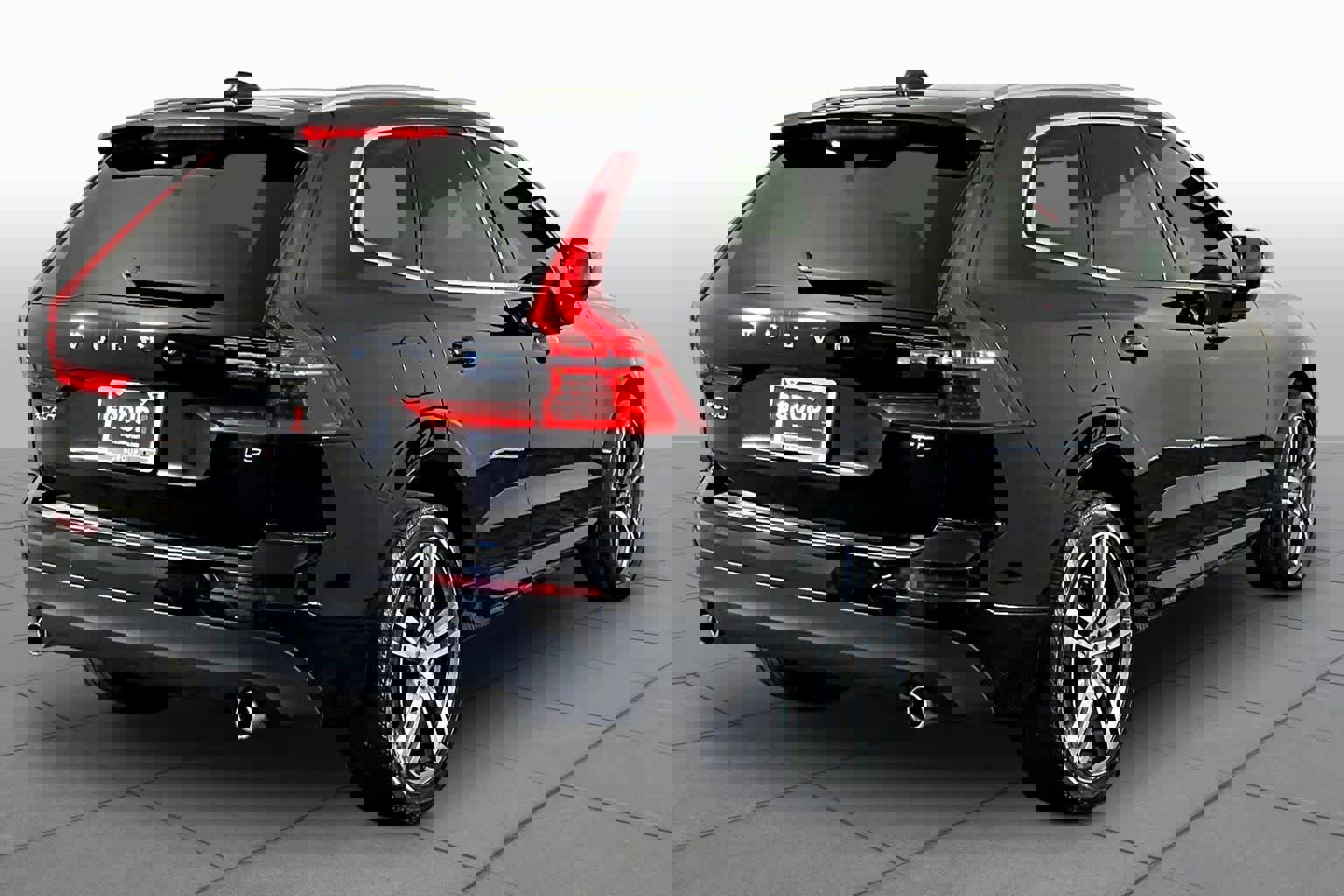 Used 2020 Volvo XC60 T5 Momentum w/ Premium Package image 13