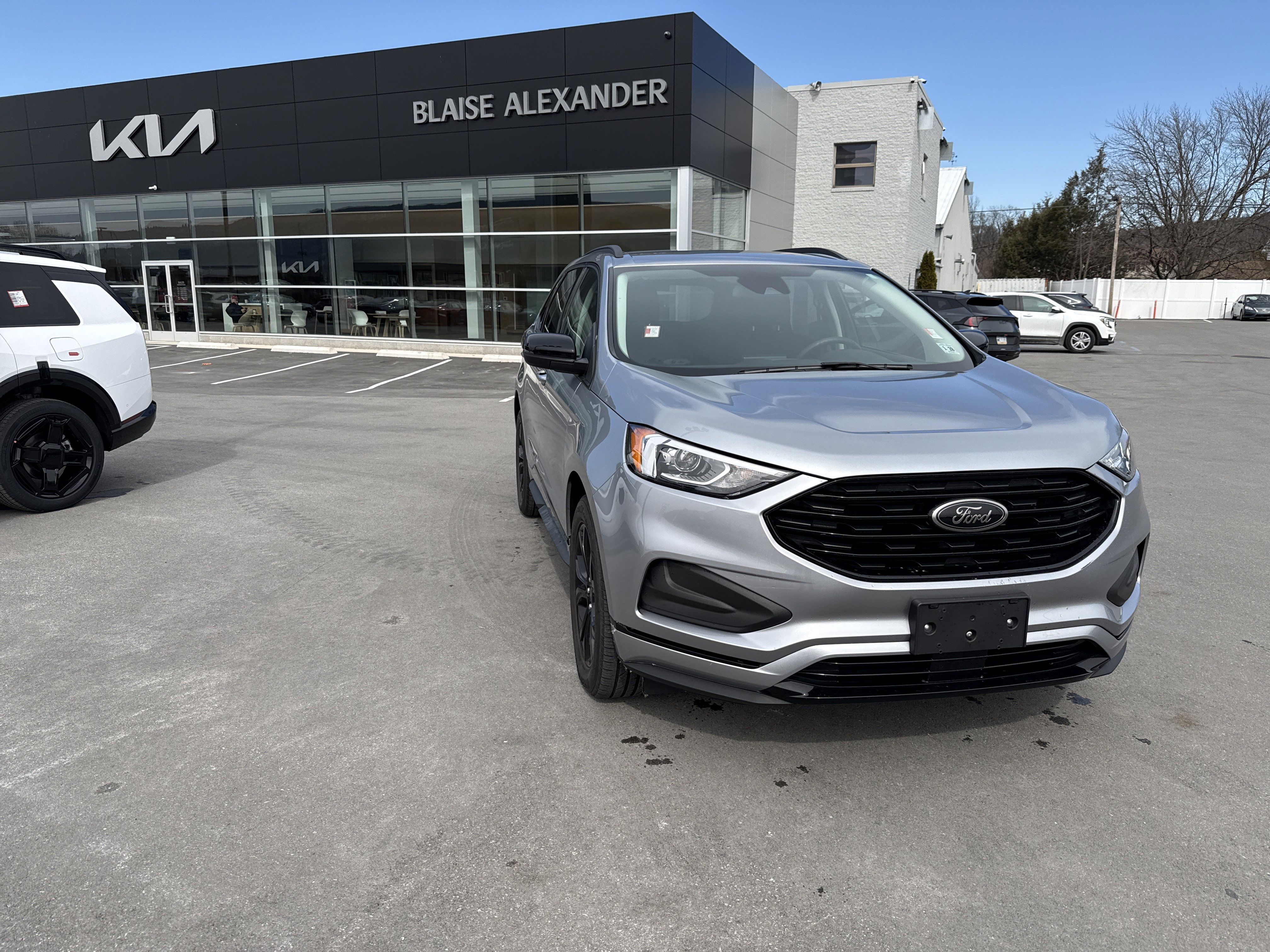 Used 2022 Ford Edge SE w/ Black Appearance Package image 1