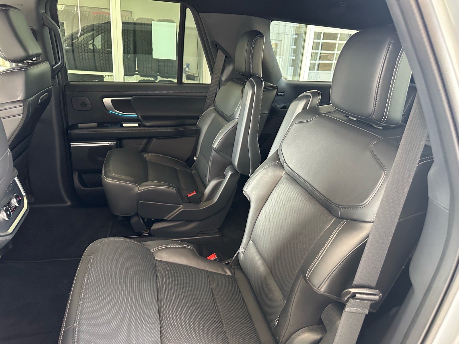 Certified 2025 Ford Expedition Platinum w/ Stealth Performance Package AWD/4WD image 27