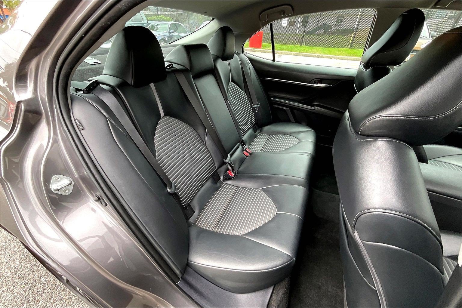 Used 2022 Toyota Camry SE FWD image 31
