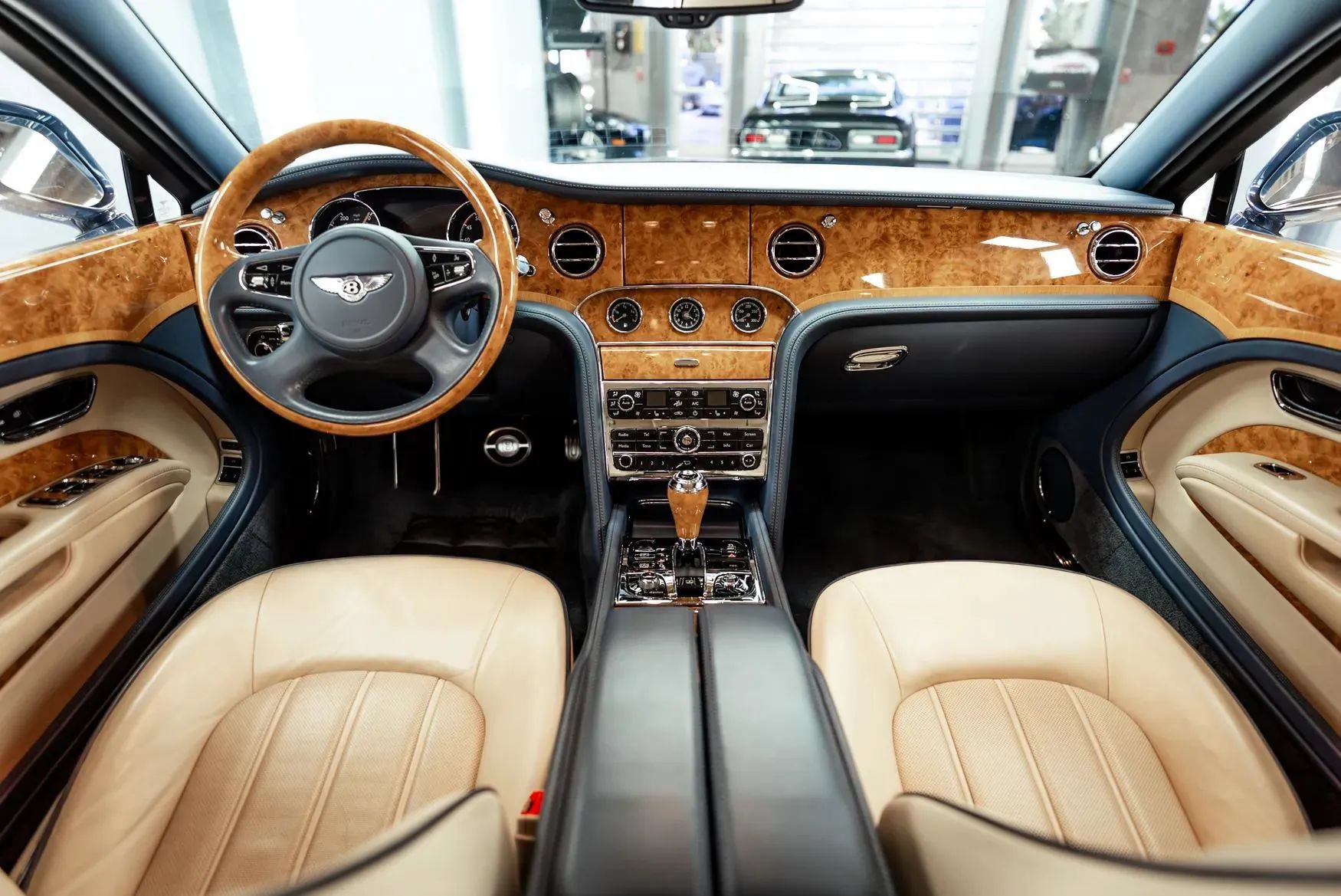 Used 2011 Bentley Mulsanne RWD image 12