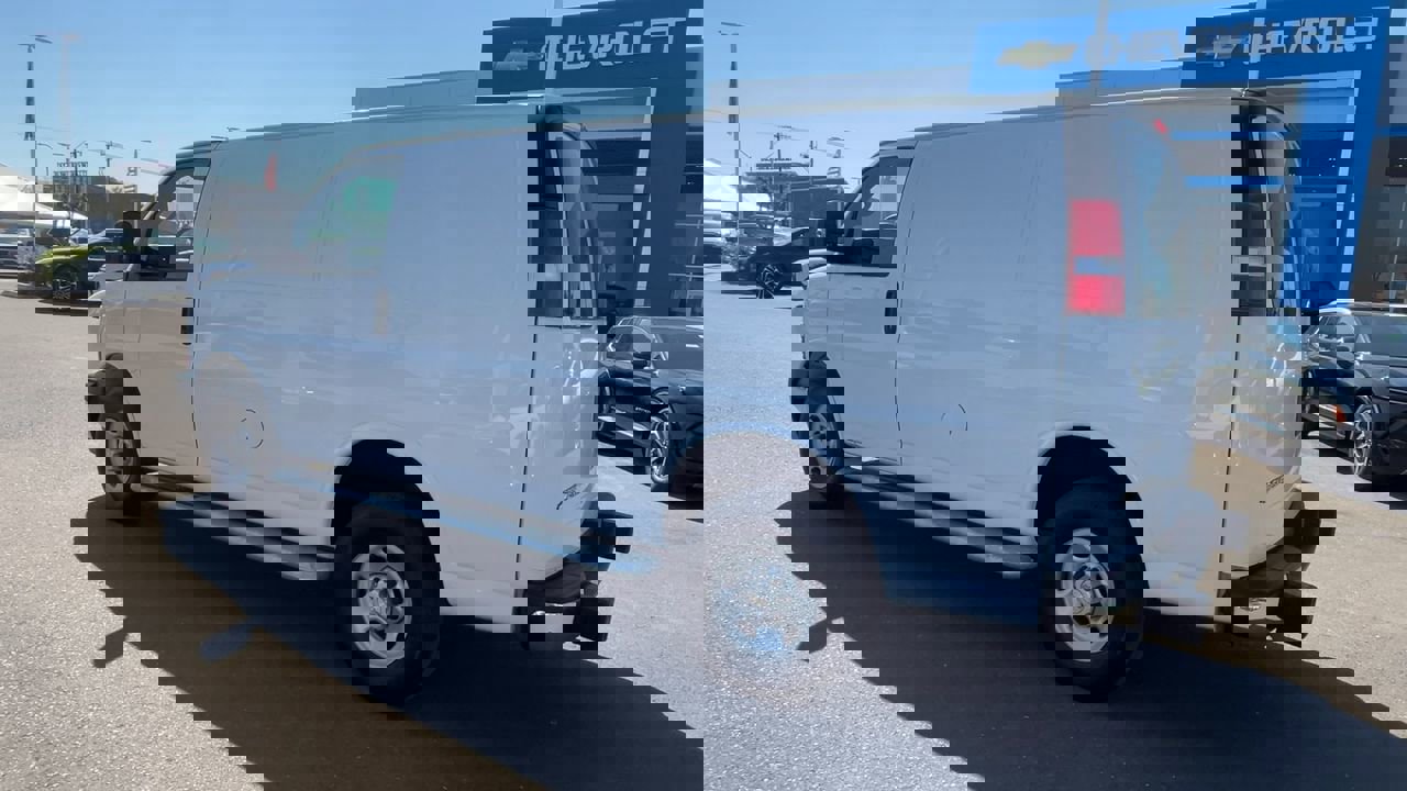 Used 2024 Chevrolet Express 2500 w/ Driver Convenience Package image 5