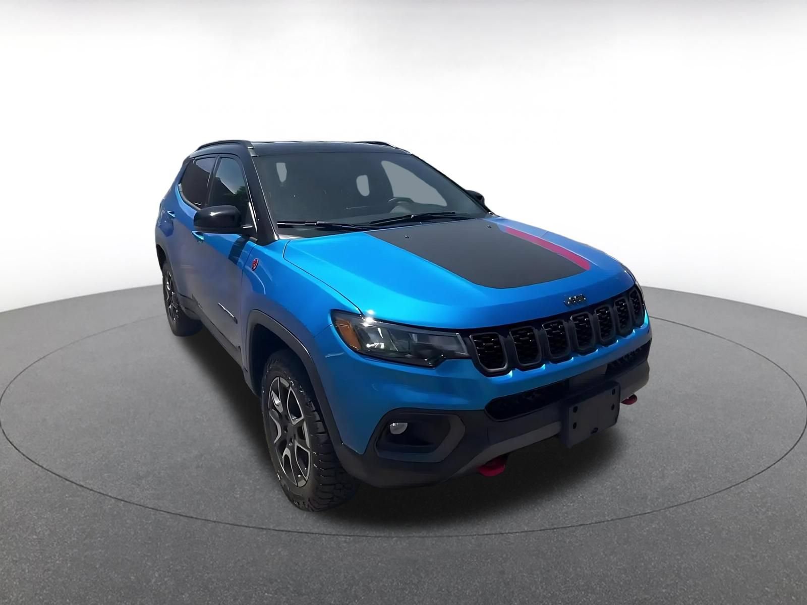 Used 2025 Jeep Compass Trailhawk AWD/4WD image 3