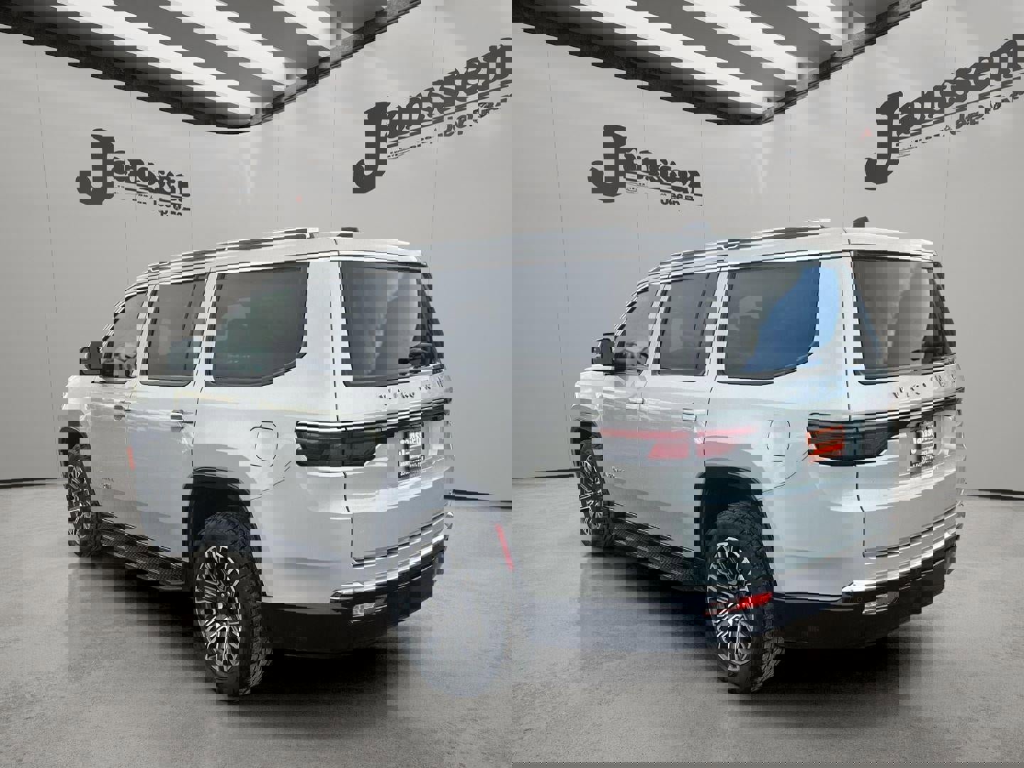 Used 2024 Jeep Wagoneer Series II w/ Flexible Seating Group image 2