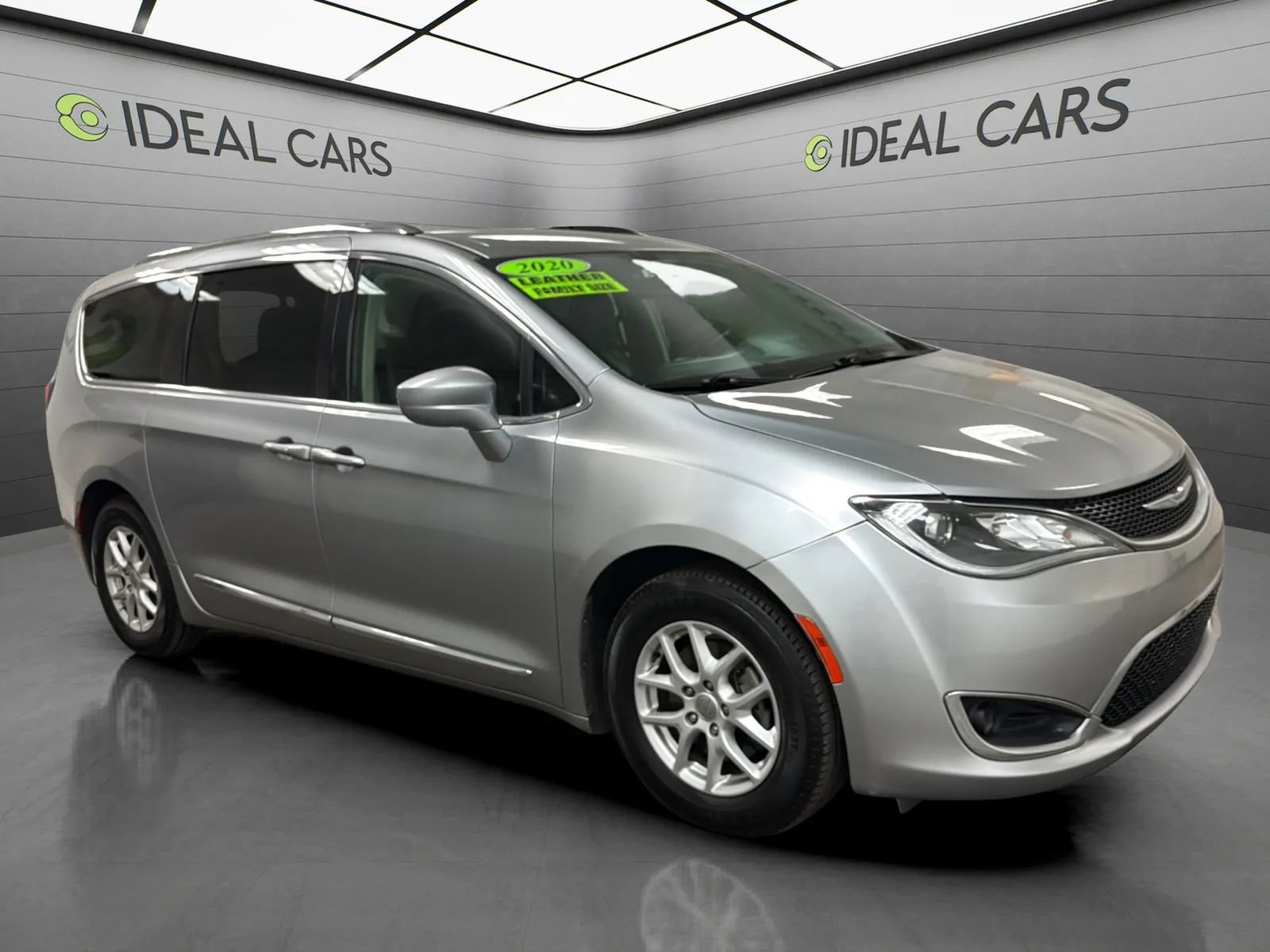 Used 2020 Chrysler Pacifica Touring-L FWD image 7