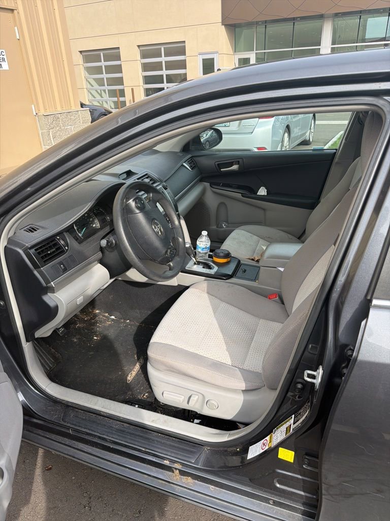 Used 2012 Toyota Camry LE image 3