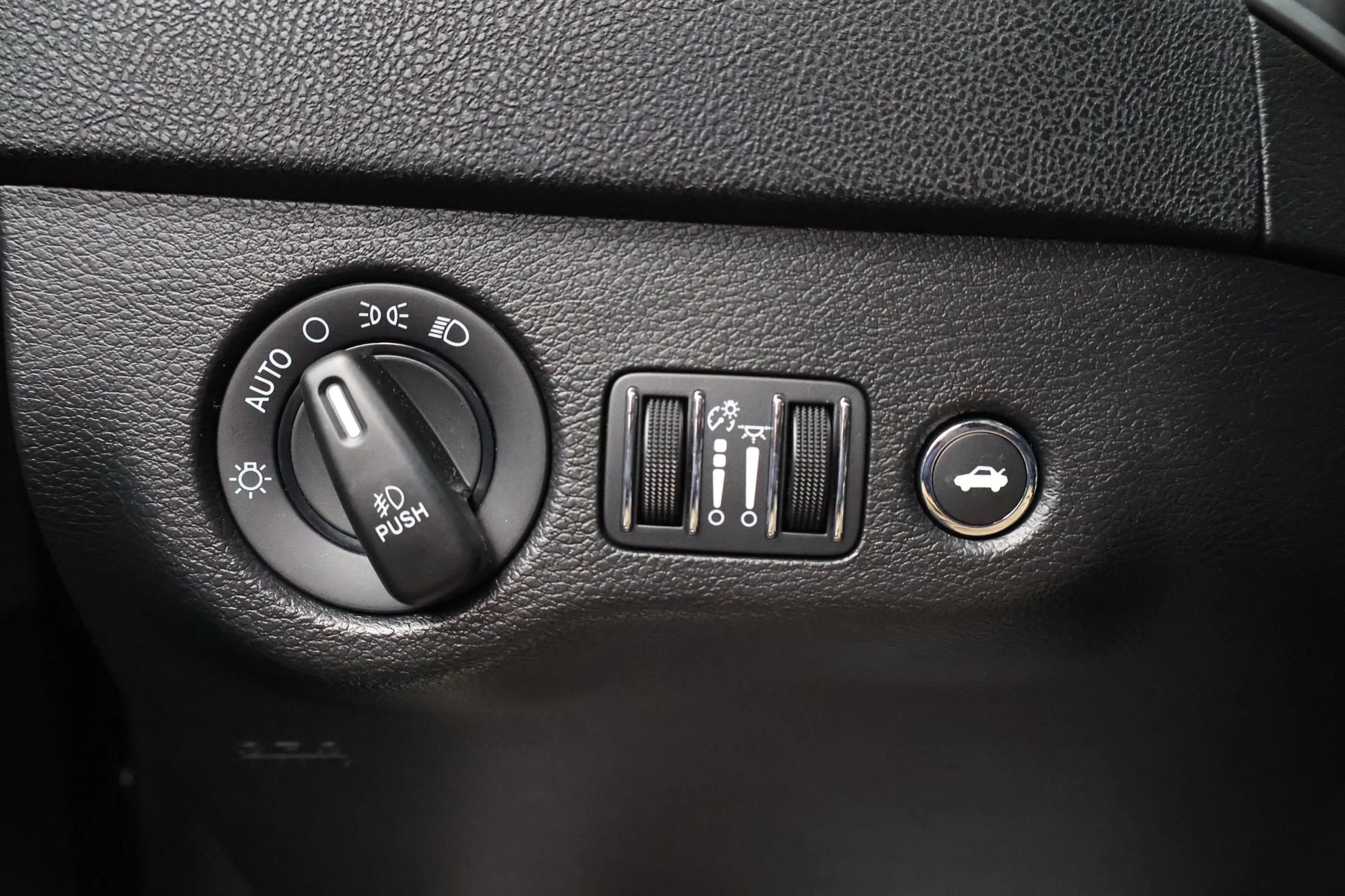 Used 2020 Dodge Charger SXT AWD/4WD image 21