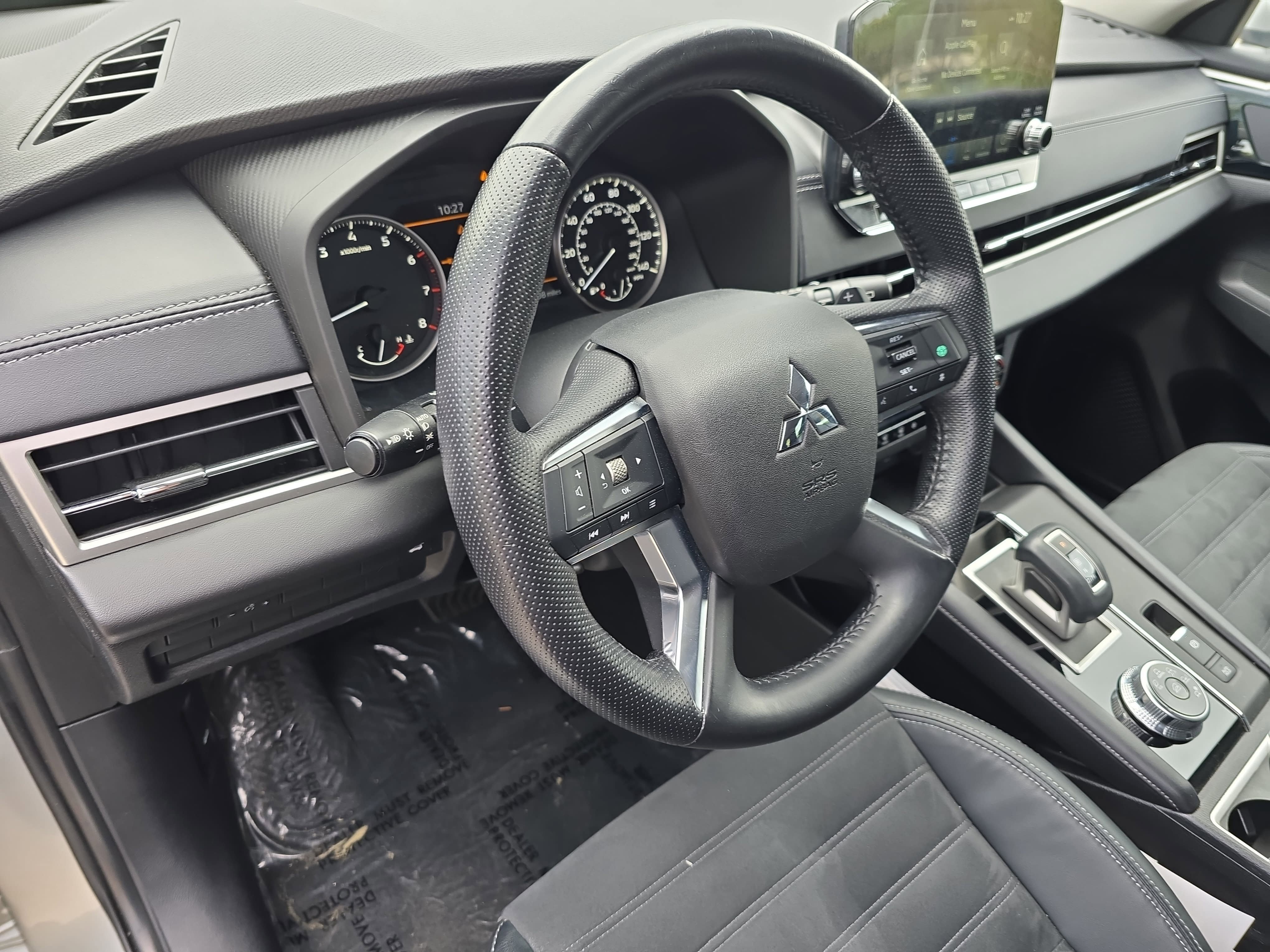 Used 2022 Mitsubishi Outlander SE image 16