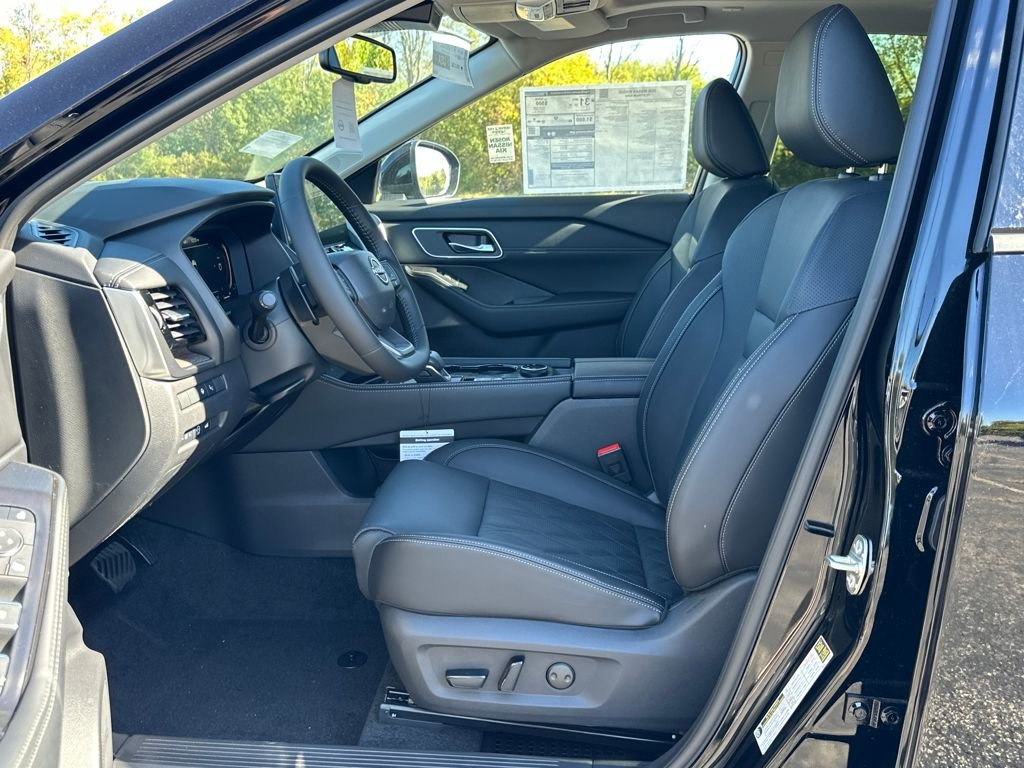 New 2026 Nissan Rogue Platinum w/ Platinum Premium Package image 9