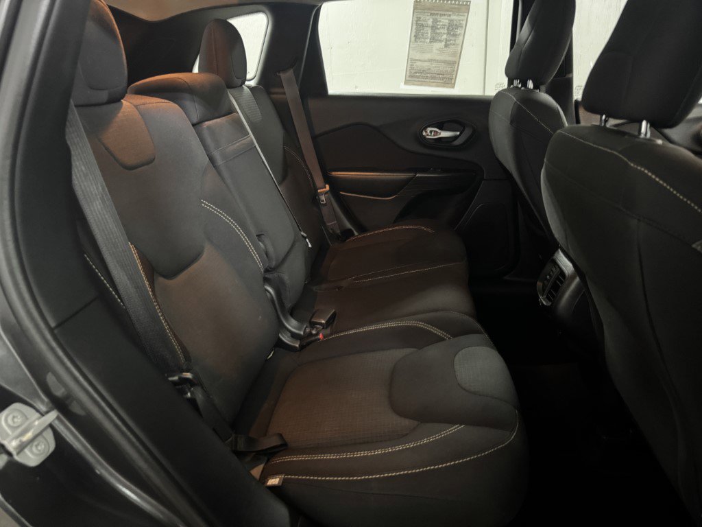Used 2016 Jeep Cherokee Latitude w/ Comfort/Convenience Group image 76