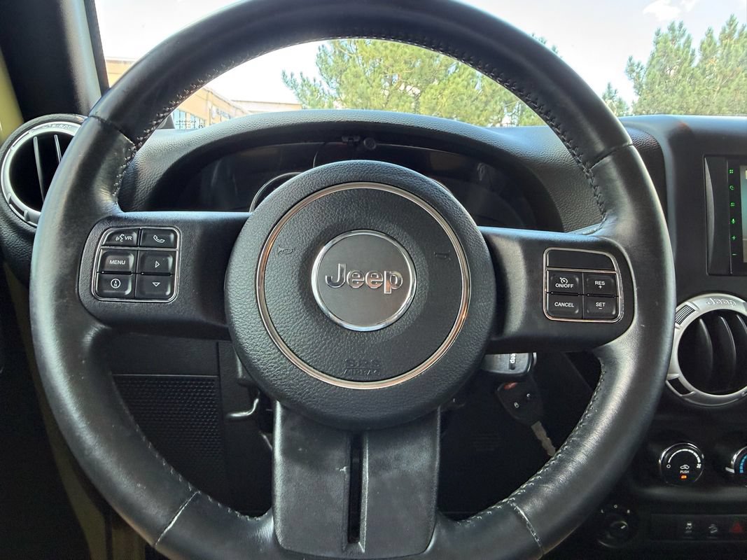 Used 2013 Jeep Wrangler Unlimited Sahara w/ Connectivity Group AWD/4WD image 27