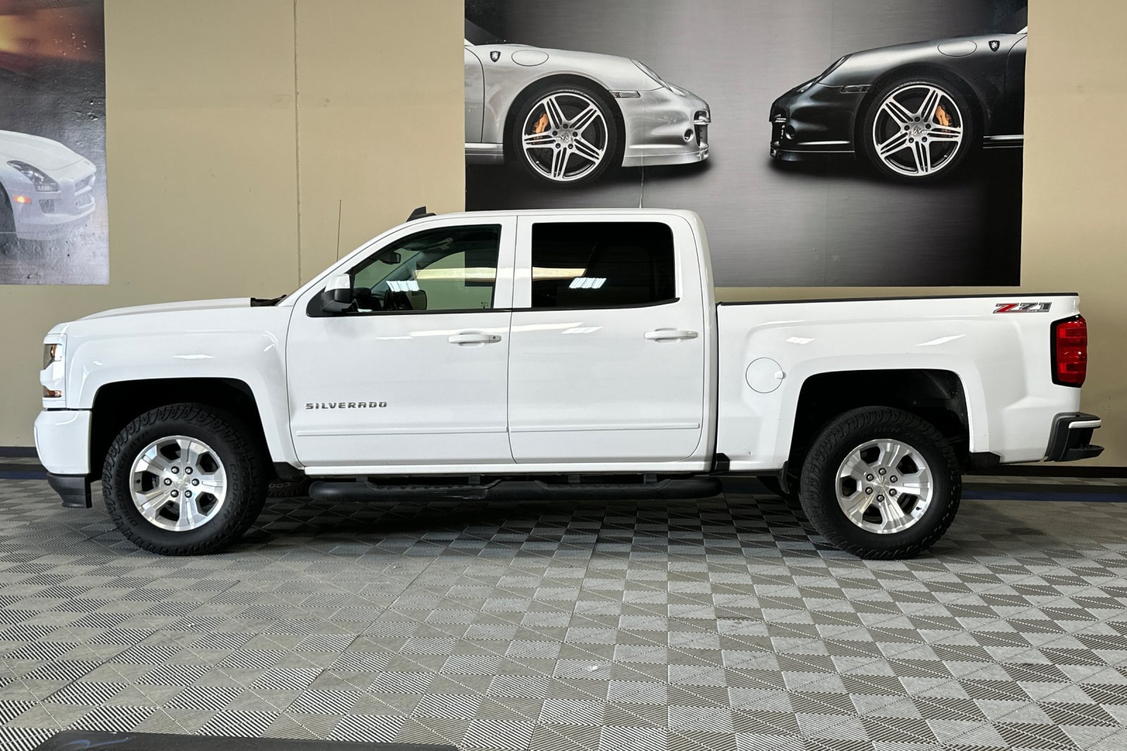 Used 2017 Chevrolet Silverado 1500 LT w/ All Star Edition AWD/4WD image 7
