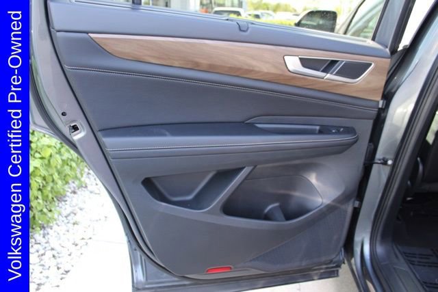 Used 2025 Volkswagen Atlas SE AWD/4WD image 28