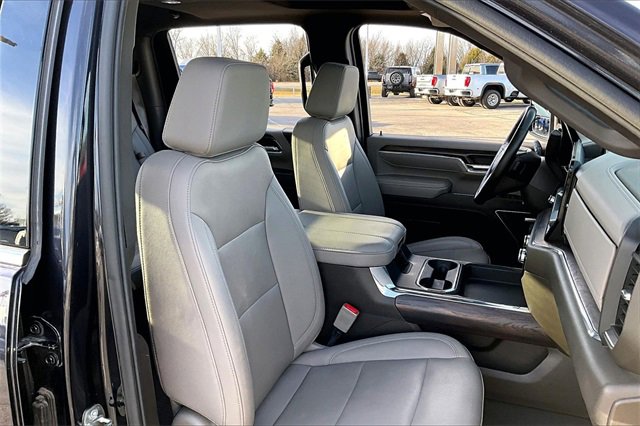 Used 2024 GMC Sierra 2500 SLT w/ SLT Convenience Package image 30