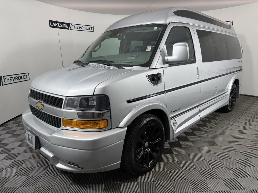 Used 2021 Chevrolet Express 2500 LS w/ Enhanced Convenience Package image 2